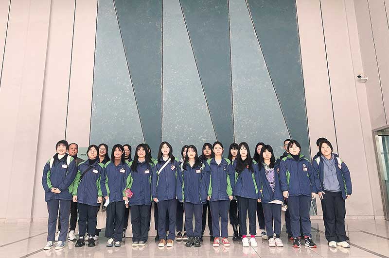 Students from Beilun Vocational High School come to visit the company